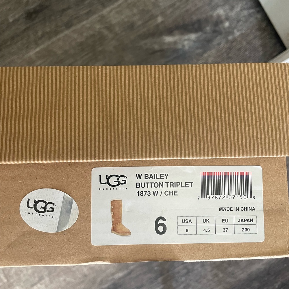 UGG Bailey button Triple - Picture 2 of 6